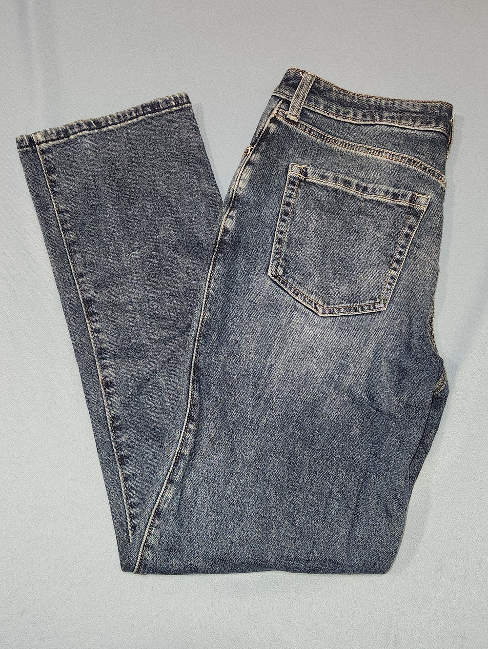 Hollister High-Rise Straight Jeans Dark Wash. 10 Long.